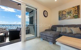 Sea View Apartment Leana
